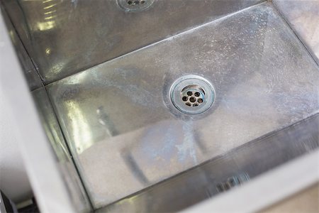 simsearch:6109-08489043,k - Extreme Close up of stainless steel kitchen sink and drain Foto de stock - Super Valor sin royalties y Suscripción, Código: 400-07137168