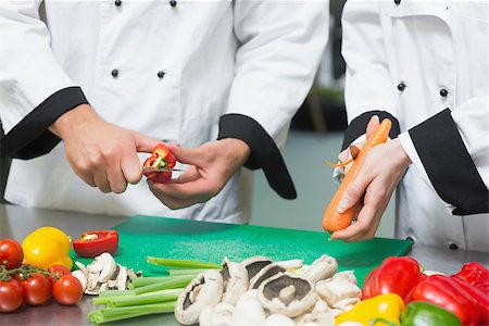 simsearch:649-07063042,k - Close up of two chefs preparing vegetables in commercial kitchen Photographie de stock - Aubaine LD & Abonnement, Code: 400-07139965