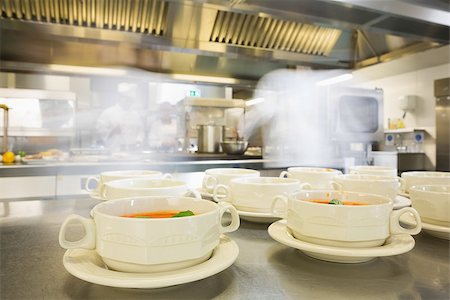 simsearch:400-07140055,k - Bowls filled with hot soup in a professional kitchen Stock Photo - Budget Royalty-Free & Subscription, Code: 400-07140064