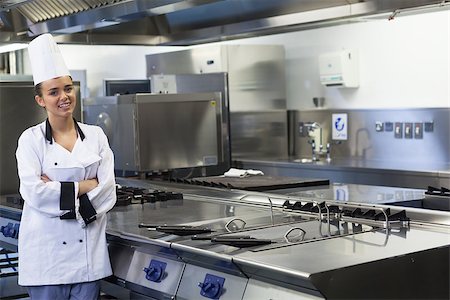 fornellino elettrico - Young smiling chef standing next to work surface in professional kitchen Fotografie stock - Microstock e Abbonamento, Codice: 400-07141095