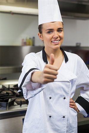 plancha de cocina - Young smiling chef looking at camera showing thumb up in professional kitchen Foto de stock - Super Valor sin royalties y Suscripción, Código: 400-07141091