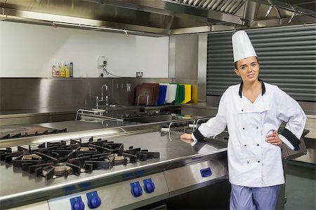 fornellino elettrico - Young content chef standing next to hotplate in professional kitchen Fotografie stock - Microstock e Abbonamento, Codice: 400-07141093