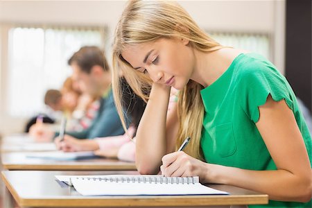 simsearch:400-07180633,k - Side view of a group of young students writing notes in the classroom Foto de stock - Super Valor sin royalties y Suscripción, Código: 400-07142440