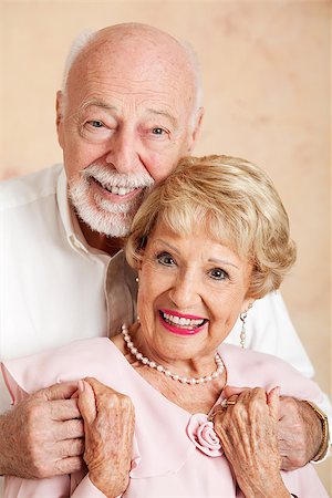 simsearch:400-04065020,k - Head and shoulders portrait of a happy, beautiful senior couple. Foto de stock - Royalty-Free Super Valor e Assinatura, Número: 400-07165120