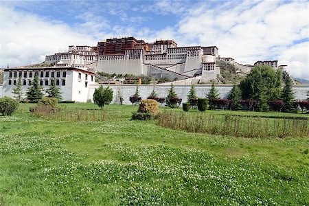 simsearch:400-07165260,k - Landmark of the famous Potala Palace in Lhasa,Tibet Foto de stock - Royalty-Free Super Valor e Assinatura, Número: 400-07165261