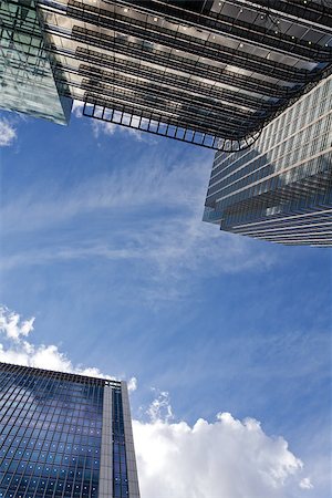 simsearch:400-07820969,k - The sky surrounded by office skyscrapers Stock Photo - Budget Royalty-Free & Subscription, Code: 400-07165499