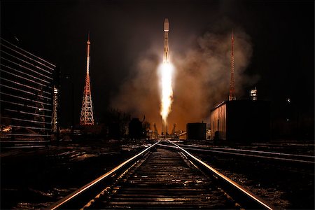 simsearch:400-08786212,k - Night launch of the rocket "Souz 2.1Ã?" from the cosmodrome Baikonur. The flying rocket against the dark night sky. The illuminated railway. Photographie de stock - Aubaine LD & Abonnement, Code: 400-07165580