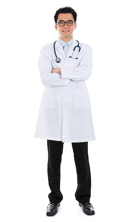 simsearch:400-07173561,k - Full body handsome Asian male medical doctor with confident smile, standing isolated on white background. Foto de stock - Royalty-Free Super Valor e Assinatura, Número: 400-07165621