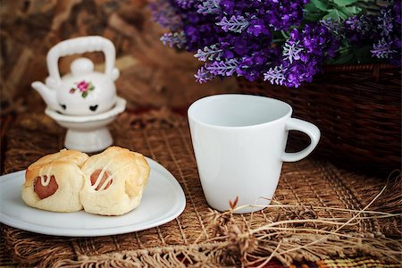 simsearch:400-06554630,k - A cup of tea and hot dog on wooden table Stock Photo - Budget Royalty-Free & Subscription, Code: 400-07165862