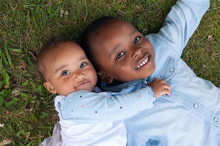 Happy little children are having a nice day in the park Foto de stock - Super Valor sin royalties y Suscripción, Código: 400-07166006