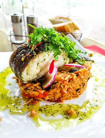 sauteeing - grilled salmon and rice- french dish on the table Photographie de stock - Aubaine LD & Abonnement, Code: 400-07166203