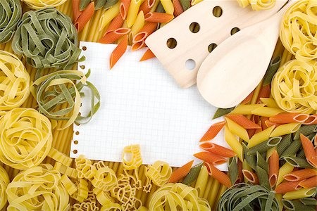 simsearch:400-06796271,k - Note paper on various Italian pasta background Stock Photo - Budget Royalty-Free & Subscription, Code: 400-07166524