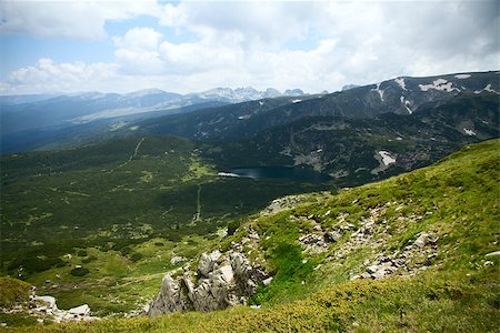 simsearch:6129-09058084,k - Bulgarian mountains and white clouds in the sky Foto de stock - Royalty-Free Super Valor e Assinatura, Número: 400-07166834