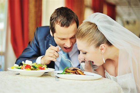 simsearch:400-07332647,k - wedding couple together in cafe having fun. Happy newlywed couple at wedding. Stockbilder - Microstock & Abonnement, Bildnummer: 400-07166838