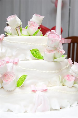 simsearch:400-04741437,k - white wedding cake Stock Photo - Budget Royalty-Free & Subscription, Code: 400-07167175