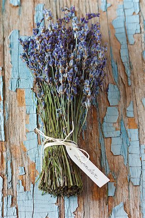 simsearch:400-04847486,k - Bunch of lavender flowers with tag on an old blue board. Foto de stock - Royalty-Free Super Valor e Assinatura, Número: 400-07167304