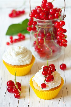 simsearch:400-07034479,k - Sweet cupcakes with cream and fresh redcurrant. Stock Photo - Budget Royalty-Free & Subscription, Code: 400-07167319