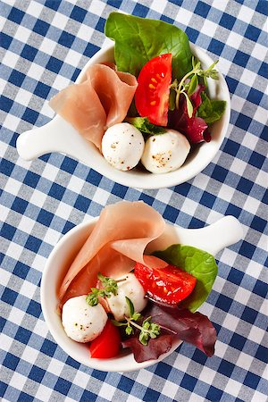 simsearch:400-05346545,k - Delicious ham salad with mozzarella and vegetables. Fotografie stock - Microstock e Abbonamento, Codice: 400-07167343