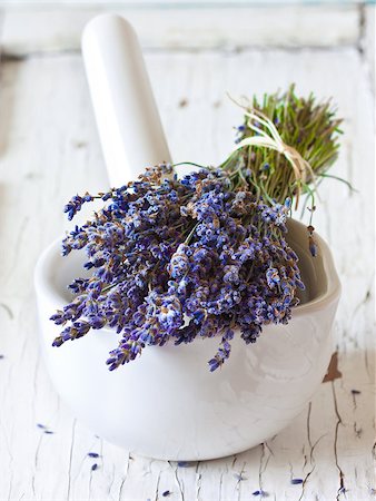simsearch:400-05372314,k - Bunch of lavender flowers and white mortar. Stockbilder - Microstock & Abonnement, Bildnummer: 400-07167358