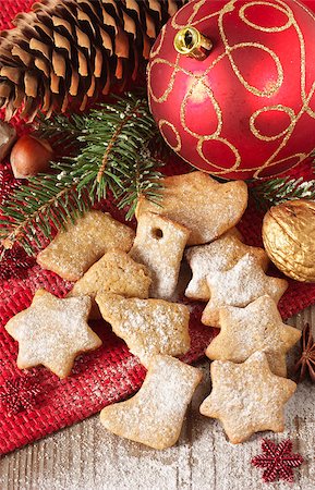 simsearch:400-04145237,k - Homemade christmas gingerbread cookies and christmas decoration. Foto de stock - Royalty-Free Super Valor e Assinatura, Número: 400-07167387