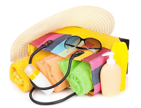 simsearch:400-07167440,k - Bag with towels, sunglasses, hat and beach items. Isolated on white background Foto de stock - Super Valor sin royalties y Suscripción, Código: 400-07167431