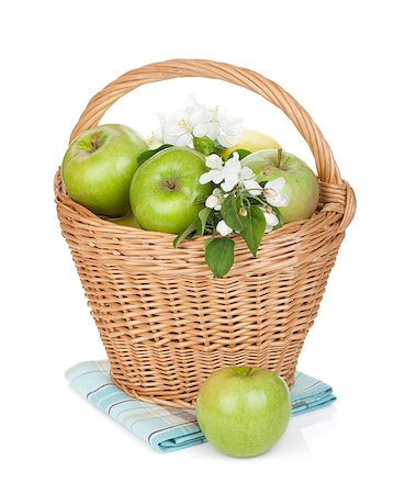 simsearch:400-07210105,k - Fresh ripe green apples in basket. Isolated on white background Foto de stock - Royalty-Free Super Valor e Assinatura, Número: 400-07167596