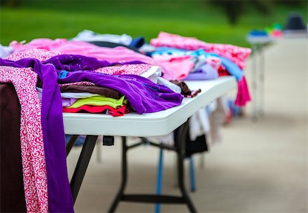 Clothes laid out on a table at a garage sale Foto de stock - Royalty-Free Super Valor e Assinatura, Número: 400-07167864