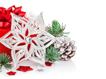 simsearch:400-09142612,k - christmas tinsel with branch firtree and red gift isolated on white background Stockbilder - Microstock & Abonnement, Bildnummer: 400-07167997