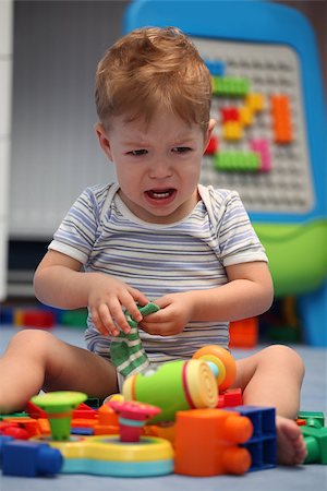 simsearch:400-08338944,k - A baby boy crying in children's room Foto de stock - Super Valor sin royalties y Suscripción, Código: 400-07168054