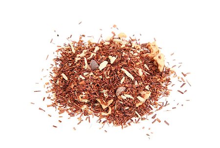 simsearch:400-06077206,k - raw rooibos tea with dry fruits on white background Photographie de stock - Aubaine LD & Abonnement, Code: 400-07168138