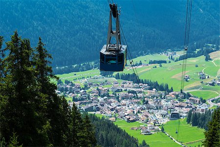 Cableway and panoramic views of Vigo di Fassa from Ciampedié, Dolomiti Photographie de stock - Aubaine LD & Abonnement, Code: 400-07168336