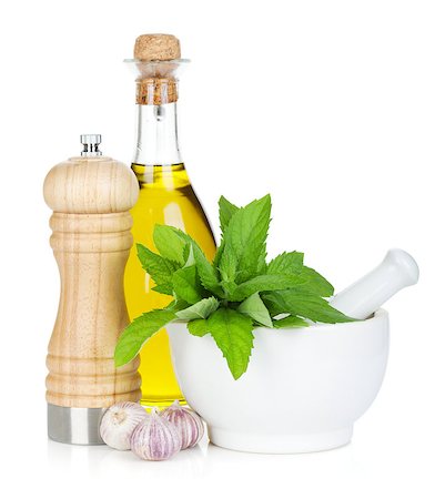 simsearch:400-04846756,k - Condiments and herbs. Isolated on white background Stock Photo - Budget Royalty-Free & Subscription, Code: 400-07168541