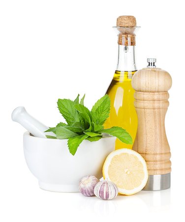 simsearch:400-06913270,k - Condiments and herbs. Isolated on white background Foto de stock - Super Valor sin royalties y Suscripción, Código: 400-07168542