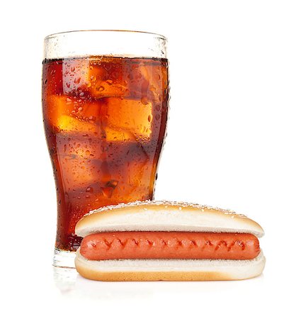 simsearch:400-04035891,k - Glass of cola with ice and hot dog. Isolated on white background Fotografie stock - Microstock e Abbonamento, Codice: 400-07168617