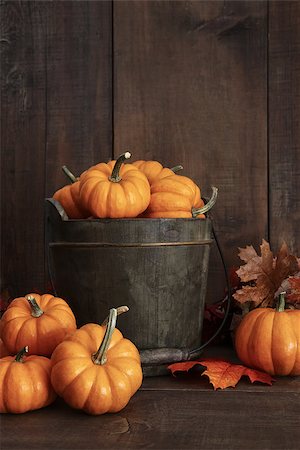 simsearch:400-06391236,k - Small pumpkins in wooden bucket on table Fotografie stock - Microstock e Abbonamento, Codice: 400-07168728