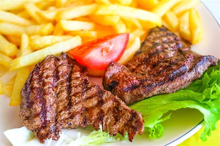 simsearch:400-05181259,k - juicy steak beef meat with tomato and french fries Foto de stock - Super Valor sin royalties y Suscripción, Código: 400-07168881