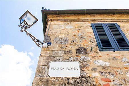 simsearch:400-07212378,k - Monteriggioni, Tuscany, Italy. Street plate of the main square of the town. Foto de stock - Royalty-Free Super Valor e Assinatura, Número: 400-07169058