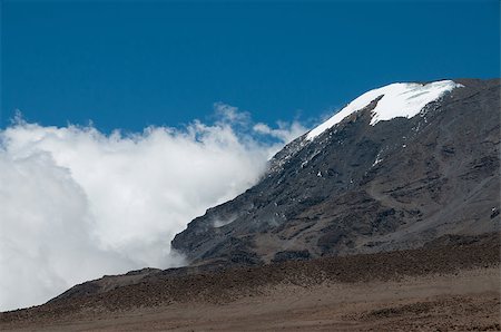 The glaciers of Kilimanjoro from the descent route from Kibo Huts. The trial to Stella point with walkers is visible to the right of the Rebmann glacier Foto de stock - Super Valor sin royalties y Suscripción, Código: 400-07169069