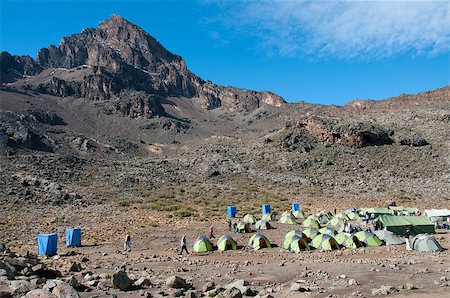 The camp site below Mawenzi, Hans Meyer Peak, on the way to Kilimanjoro Foto de stock - Super Valor sin royalties y Suscripción, Código: 400-07169071