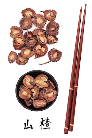 simsearch:400-07169572,k - Hawthorn fruit used in traditional chinese herbal medicine with mandarin title script translation and chopsticks. Shan zha. Fructus crataegi. Foto de stock - Super Valor sin royalties y Suscripción, Código: 400-07169692