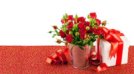 simsearch:400-08036453,k - red roses with green leaves isolated on white background Stock Photo - Budget Royalty-Free & Subscription, Code: 400-07174236