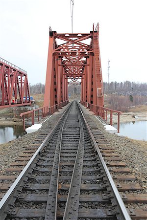 simsearch:400-05883568,k - Red metal railway bridge across the river. Photographie de stock - Aubaine LD & Abonnement, Code: 400-07174283