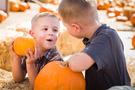 simsearch:400-07179959,k - Two Boys at the Pumpkin Patch Talking About Their Pumpkins and Having Fun on a Fall Day. Stockbilder - Microstock & Abonnement, Bildnummer: 400-07174821