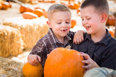 simsearch:400-07173767,k - Two Boys at the Pumpkin Patch Talking About Their Pumpkins and Having Fun on a Fall Day. Foto de stock - Royalty-Free Super Valor e Assinatura, Número: 400-07174822