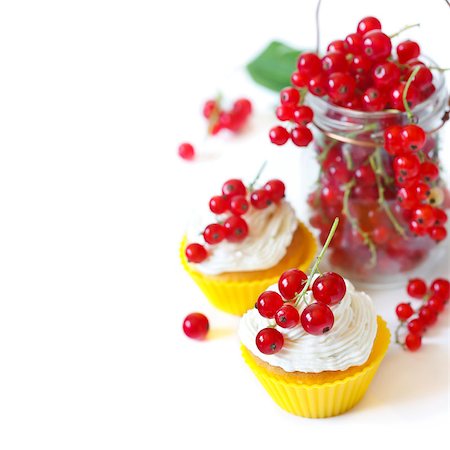 simsearch:400-07034479,k - Sweet cupcakes with cream and fresh redcurrant. Stock Photo - Budget Royalty-Free & Subscription, Code: 400-07175461