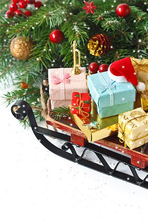 simsearch:400-07824857,k - Christmas composition. Santa's sleigh with presents on a white. Foto de stock - Super Valor sin royalties y Suscripción, Código: 400-07175482