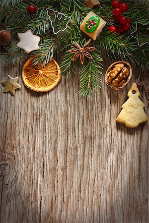 simsearch:400-07824857,k - Christmas decoration with cookies and spices on an old wooden background. Foto de stock - Super Valor sin royalties y Suscripción, Código: 400-07175500