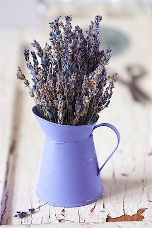 simsearch:400-03928421,k - Bunch of dried Provence lavender flowers. Stockbilder - Microstock & Abonnement, Bildnummer: 400-07175514