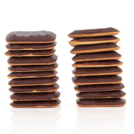 Chocolate jaffa cake biscuits in two stacks over white background. Photographie de stock - Aubaine LD & Abonnement, Code: 400-07175964