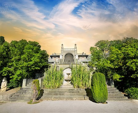 Stairs and palace in beautiful green garden Stock Photo - Budget Royalty-Free & Subscription, Code: 400-07176015